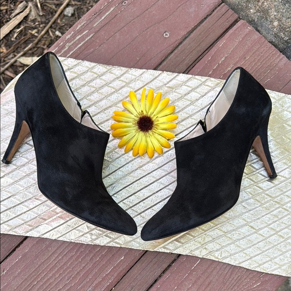 bettye muller Shoes - 🩷 Bettye Muller; Elegant, Made in Italy, Black Suede Bootie Heels, Wm. Sz. 9/40!